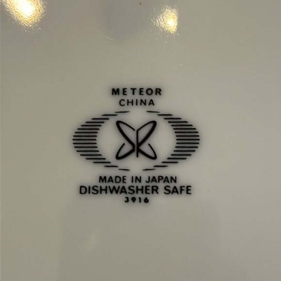 7 Vintage Meteor Dinner Plates - Picture 5 of 8